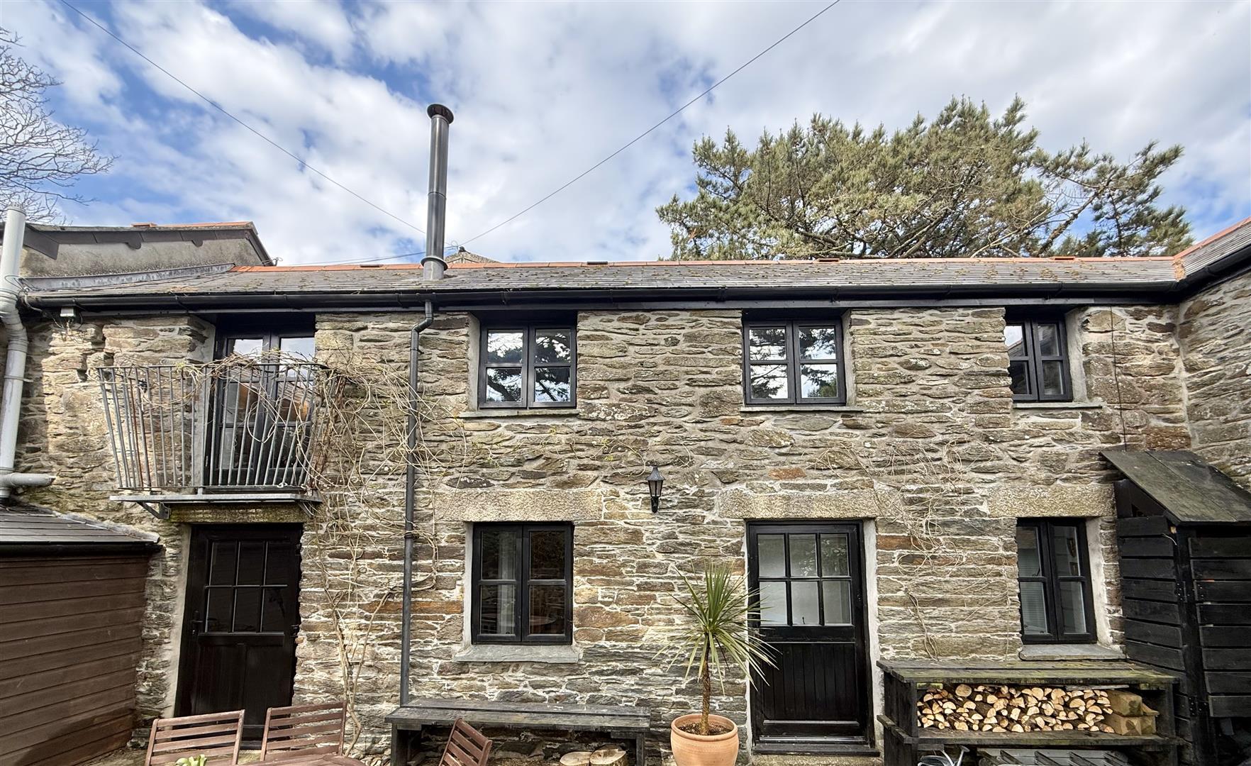Charming Barn Conversion Between Porthleven & Helston – no chain, priced for quick sale.