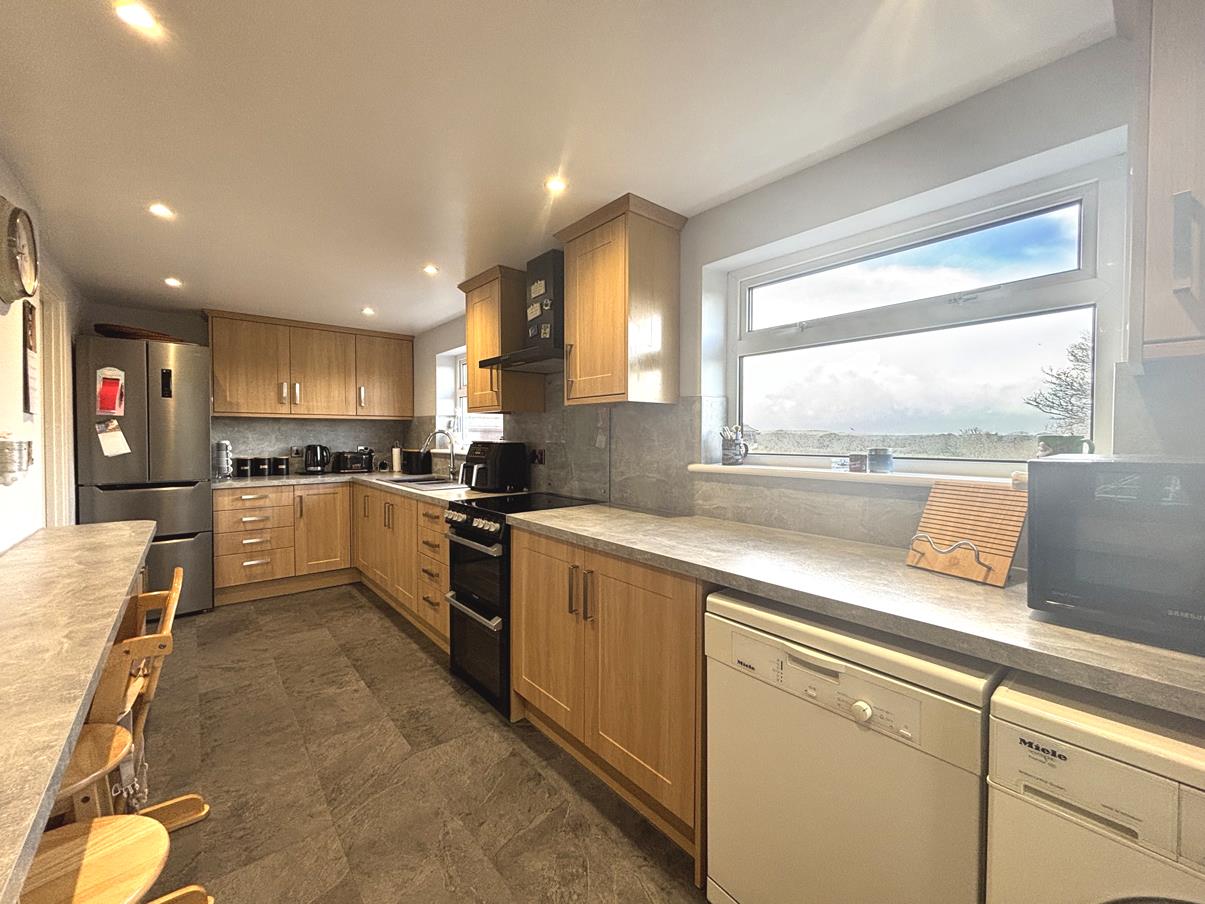 Garras, Helston