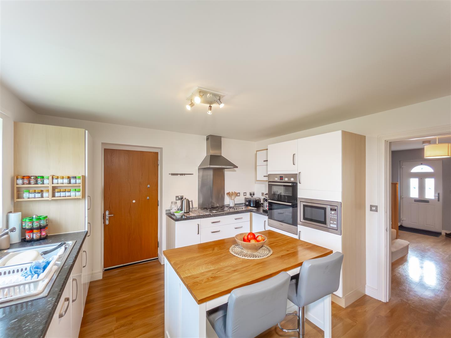 Hellis Wartha, Helston