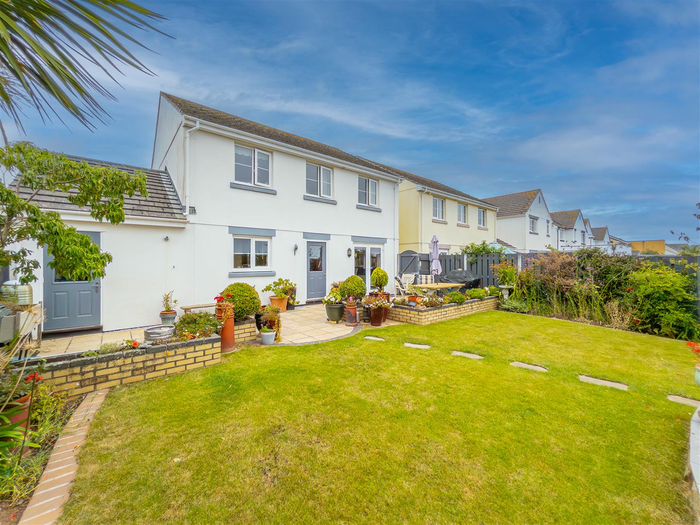 Hellis Wartha, Helston